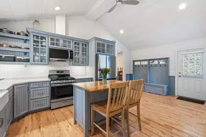 32 Eunice Williams Dr, Greenfield, MA 01301 - Photo 9