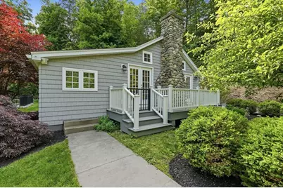 32 Eunice Williams Dr, Greenfield, MA 01301 - Photo 5