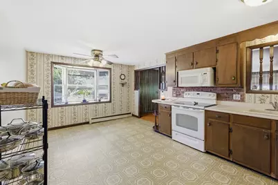 20 Felix St, Chicopee, MA 01020 - Photo 9