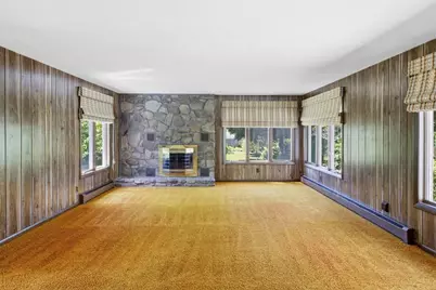 20 Felix St, Chicopee, MA 01020 - Photo 5