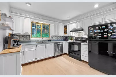 42 Wood St, Woburn, MA 01801 - Photo 9