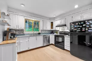 42 Wood St, Woburn, MA 01801 - Photo 9