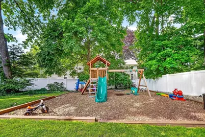 21 Hancock St, Bedford, MA 01730 - Photo 27