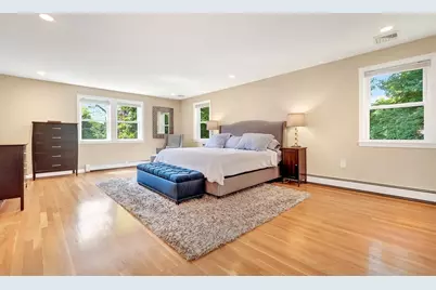 21 Hancock St, Bedford, MA 01730 - Photo 9