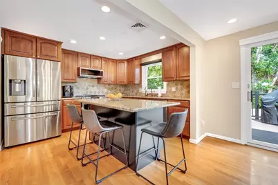 21 Hancock St, Bedford, MA 01730 - Photo 3