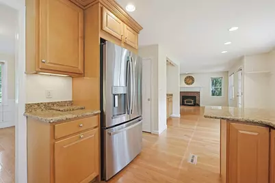 6 Oakwood Ct., Framingham, MA 01701 - Photo 7