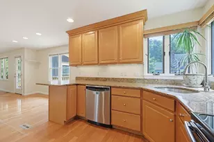 6 Oakwood Ct, Framingham, MA 01701 - Photo 5