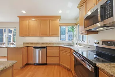 6 Oakwood Ct., Framingham, MA 01701 - Photo 3