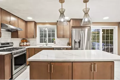 734 Lincoln St, Franklin, MA 02038 - Photo 3