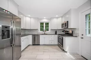 18 Bartlett Ave, Chelmsford, MA 01824 - Photo 3