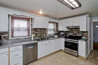 15 Monticello Ave, Springfield, MA 01109 - Photo 23