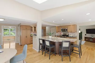 11 Thornton Dr, Burlington, MA 01803 - Photo 5