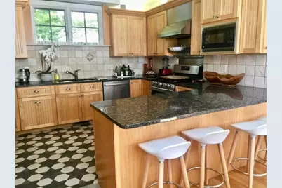 71 Abbottsford, Brookline, MA 02446 - Photo 11
