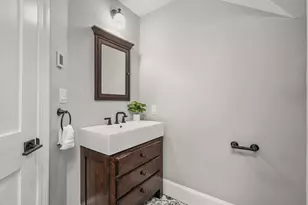 2R Dearborn, Salem, MA 01970 - Photo 23