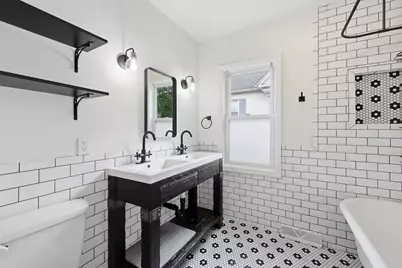 70 Sycamore St, Holyoke, MA 01040 - Photo 31