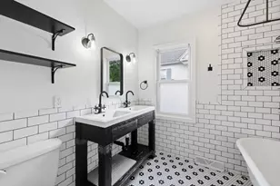 70 Sycamore St, Holyoke, MA 01040 - Photo 31