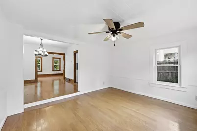 70 Sycamore St, Holyoke, MA 01040 - Photo 17