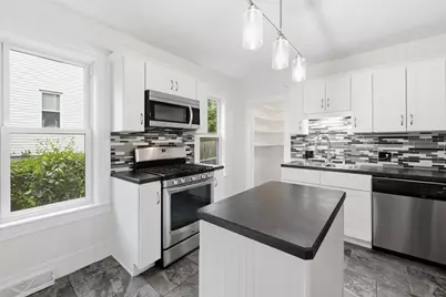 70 Sycamore St, Holyoke, MA 01040 - Photo 19