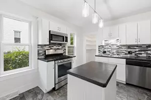70 Sycamore St, Holyoke, MA 01040 - Photo 19