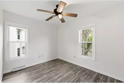 70 Sycamore St, Holyoke, MA 01040 - Photo 29