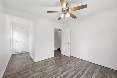 70 Sycamore St, Holyoke, MA 01040 - Photo 27