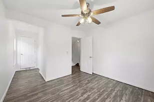 70 Sycamore St, Holyoke, MA 01040 - Photo 27