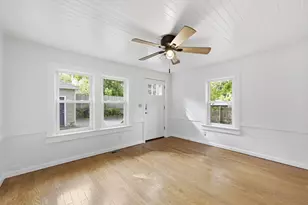 70 Sycamore St, Holyoke, MA 01040 - Photo 15