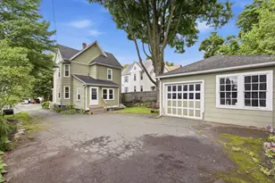 70 Sycamore St, Holyoke, MA 01040 - Photo 37