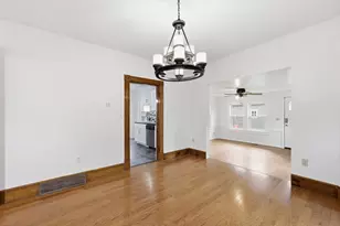 70 Sycamore St, Holyoke, MA 01040 - Photo 11