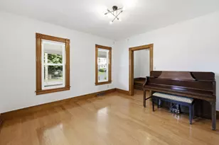 70 Sycamore St, Holyoke, MA 01040 - Photo 9
