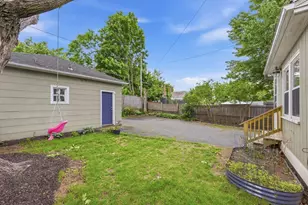 70 Sycamore St, Holyoke, MA 01040 - Photo 39
