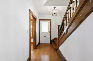 70 Sycamore St, Holyoke, MA 01040 - Photo 5