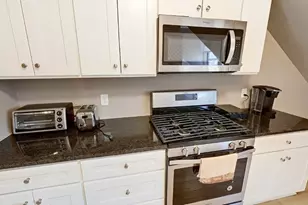 29 Creighton St, Providence, RI 02906 - Photo 1