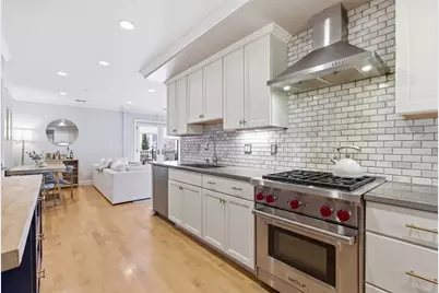 881 E 2nd St #10, Boston, MA 02127 - Photo 5