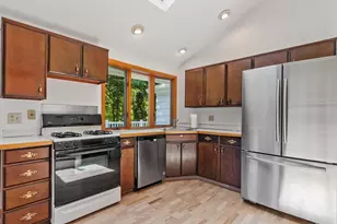 6 Wright St, Peabody, MA 01960 - Photo 5