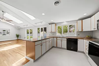 7 Eastway, Reading, MA 01867 - Photo 5