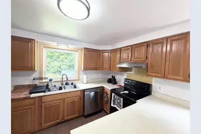 28 Armory Ln, Southbridge, MA 01550 - Photo 5