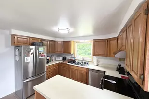 28 Armory Ln, Southbridge, MA 01550 - Photo 3