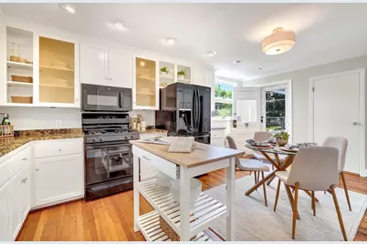 79 Baxter St, Melrose, MA 02176 - Photo 3
