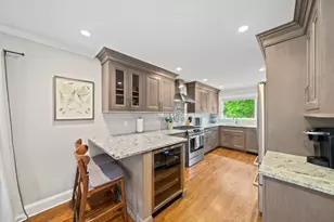 73 Hawthorne St, Boston, MA 02131 - Photo 3