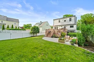 73 Hawthorne St, Boston, MA 02131 - Photo 27
