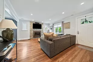 73 Hawthorne St, Boston, MA 02131 - Photo 9