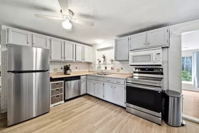 346 Newhouse St, Springfield, MA 01118 - Photo 5