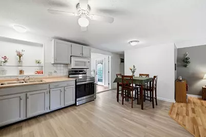 346 Newhouse St, Springfield, MA 01118 - Photo 3