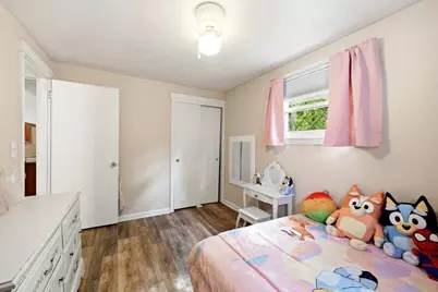 346 Newhouse St, Springfield, MA 01118 - Photo 17
