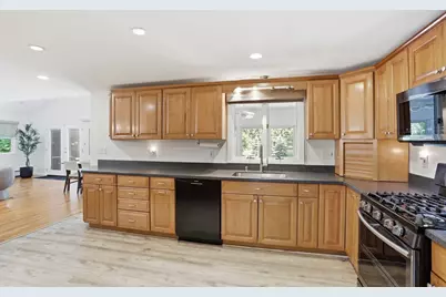 289 Concord Road, Bedford, MA 01730 - Photo 5