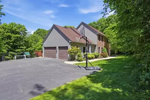 2 Highview Cir, Wilbraham, MA 01095 - Photo 3