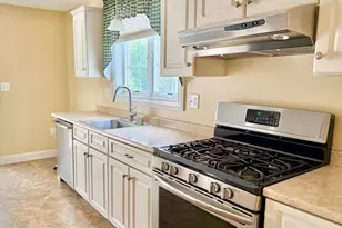 8 Beeston Ln, Methuen, MA 01844 - Photo 3