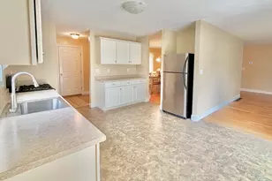 8 Beeston Ln, Methuen, MA 01844 - Photo 5