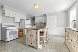 4 Horton St, Salem, MA 01970 - Photo 3